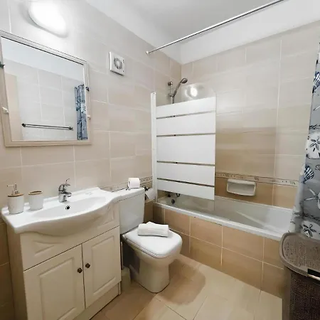 Deja Blue Kyklades Bc7 - Workspace, Pool, Gym, Nearby Apartament Protaras