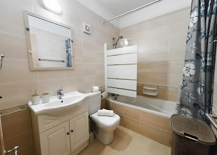 Deja Blue Kyklades Bc7 - Workspace, Pool, Gym, Nearby Apartament Protaras